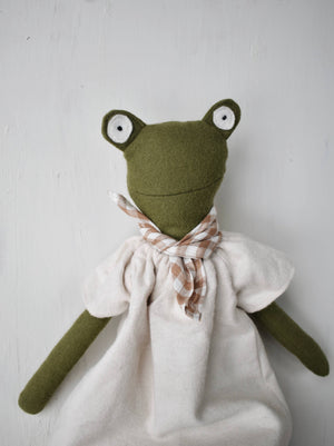 Open image in slideshow, FERN THE FROG - HANDMADE IN USA
